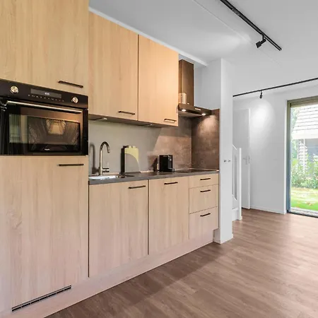 In With Garden View, Cleaning Included